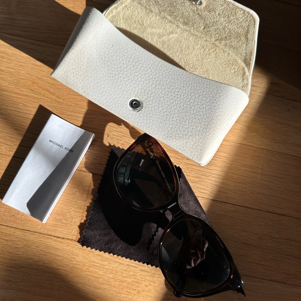 Michael Kors Elegant Brown Sunglasses - Picture 5 of 5